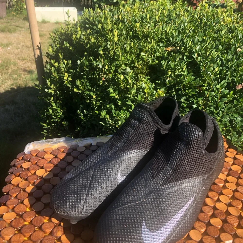 Nike Men’s Black Mesh Slip-On Athletic Shoes with Silver Swoosh Sz 9.5